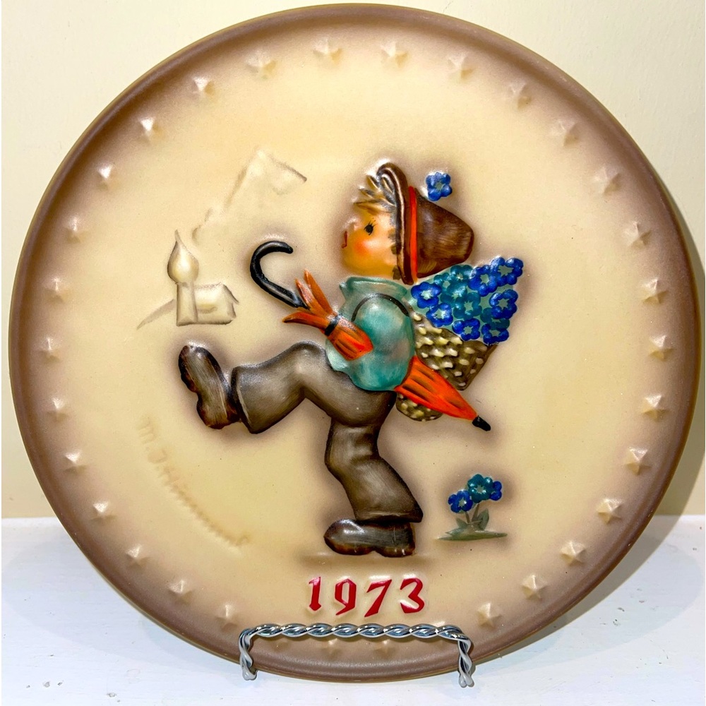 Hummel 1973 3rd Annual Plate “Globe Trotter”